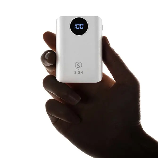 SiGN - SiGN Mini Q.C Powerbank med Display 10.000mAh - Vit